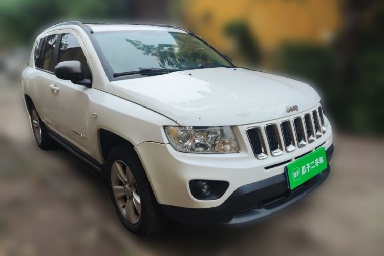 Used Jeep Compass 2013 2.0L two-wheel drive sport version Front Right 45 Deg