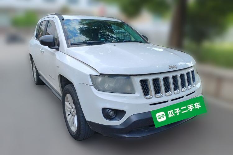Used Jeep Compass 2013 2.4L four-wheel-drive sport version Front Right 45 Deg