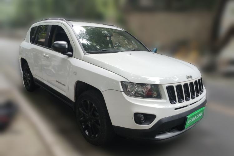 Used Jeep Compass 2013 2.4L four-wheel drive luxury version Front Right 45 Deg