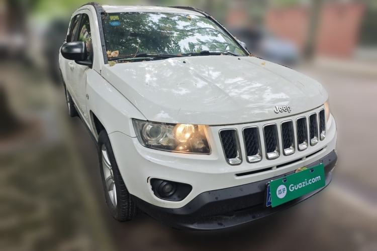 Used Jeep Compass 2013 2.4L four-wheel-drive sport version Front Right 45 Deg
