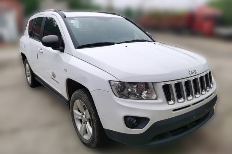 Used Jeep Compass 2013 2.4L four-wheel-drive sport version Front Right 45 Deg