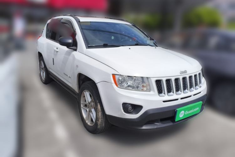 Used Jeep Compass 2013 2.0L two-wheel drive luxury version Front Right 45 Deg