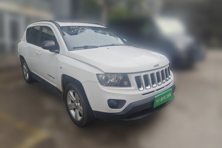Used Jeep Compass 2013 2.4L four-wheel-drive sport version Front Right 45 Deg