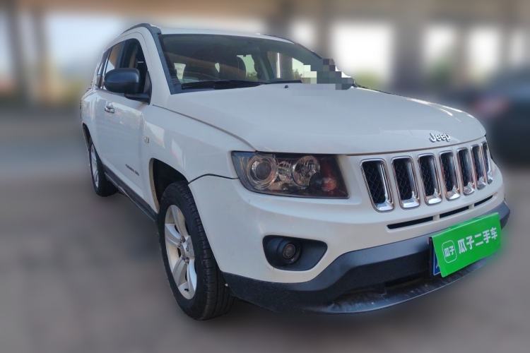 Used Jeep Compass 2013 2.4L four-wheel-drive sport version Front Right 45 Deg
