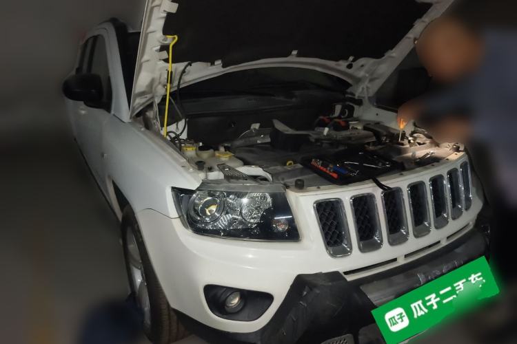Used Jeep Compass 2013 2.0L two-wheel drive sport version Front Right 45 Deg