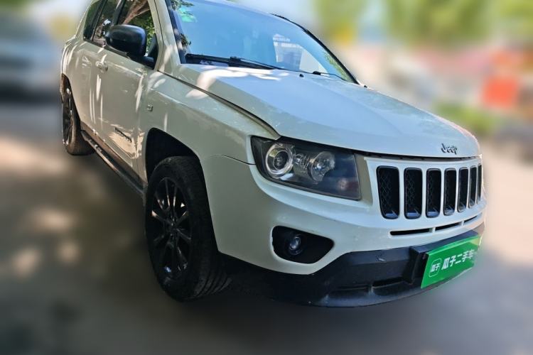 Used Jeep Compass 2013 2.4L Four-wheel Drive Black Edition with Navigation Front Right 45 Deg