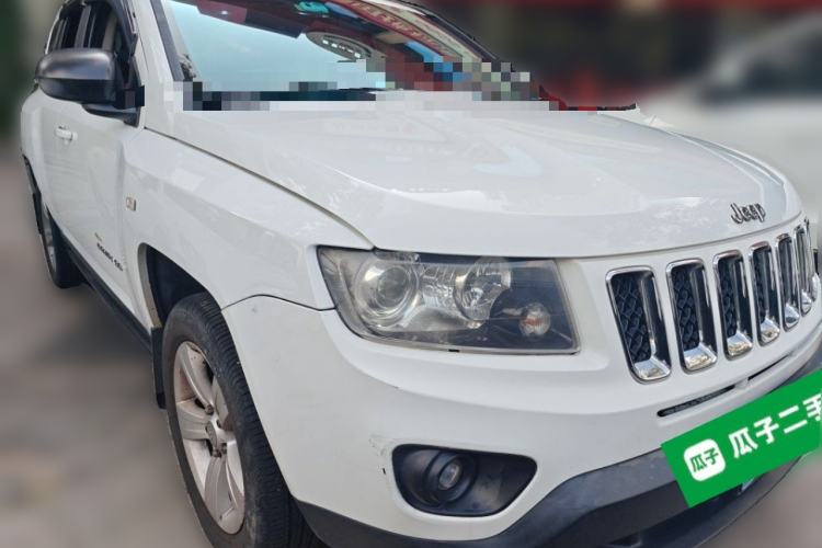 Used Jeep Compass 2013 2.0L two-wheel drive sport version Front Right 45 Deg