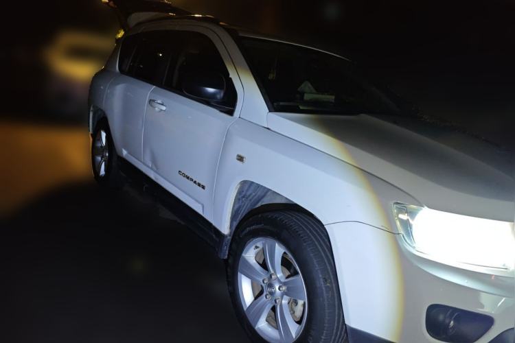 Used Jeep Compass 2013 2.4L four-wheel-drive sport version Front Right 45 Deg