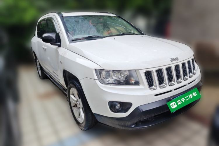 Used Jeep Compass 2013 2.0L two-wheel drive sport version Front Right 45 Deg