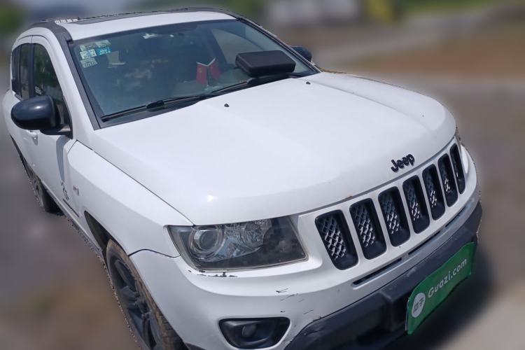 Used Jeep Compass 2013 2.4L four-wheel-drive sport version Front Right 45 Deg