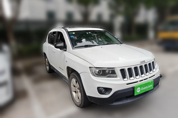 Used Jeep Compass 2013 2.4L four-wheel-drive sport version Front Right 45 Deg