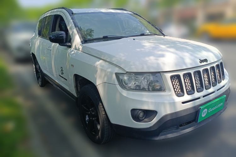 Used Jeep Compass 2013 2.4L four-wheel-drive sport version Front Right 45 Deg