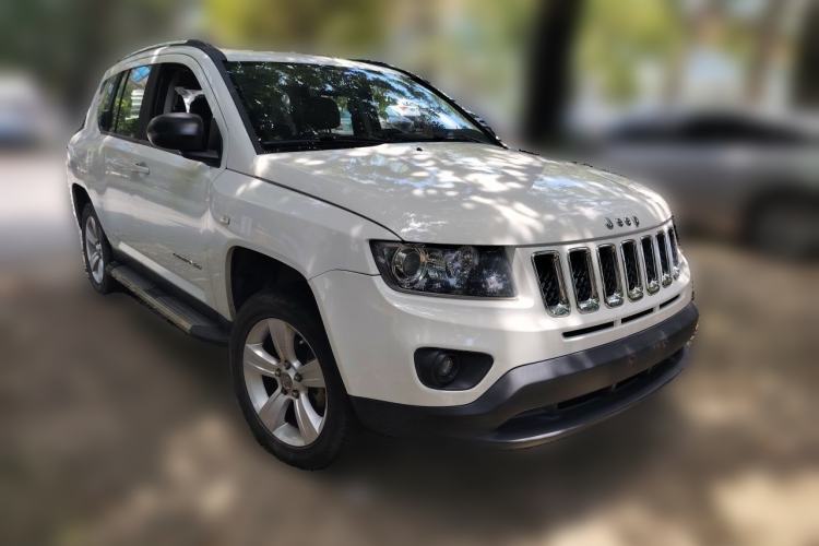 Used Jeep Compass 2013 2.0L two-wheel drive sport version Front Right 45 Deg