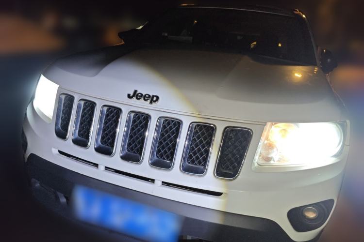 Used Jeep Compass 2013 2.4L four-wheel-drive sport version Front