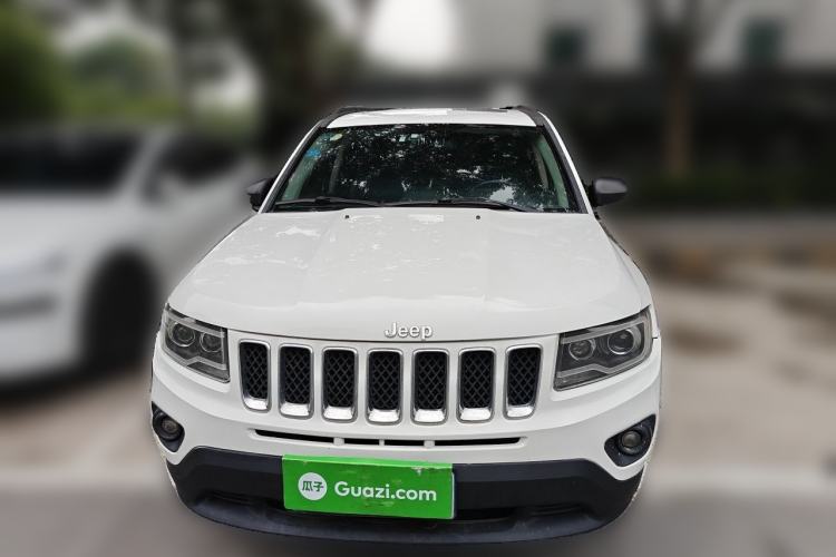 Used Jeep Compass 2013 2.4L four-wheel-drive sport version Front