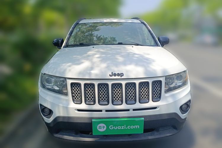 Used Jeep Compass 2013 2.4L four-wheel-drive sport version Front