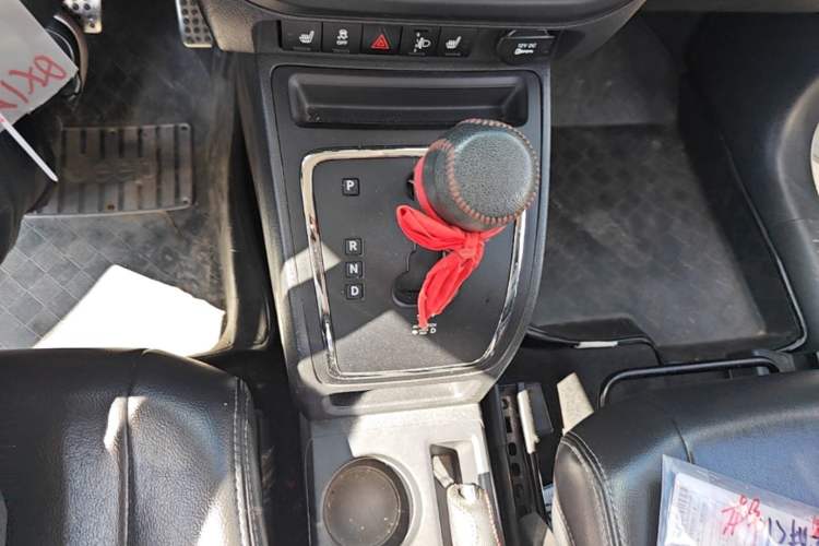 Used Jeep Compass 2013 2.4L four-wheel drive urban version Gear Lever