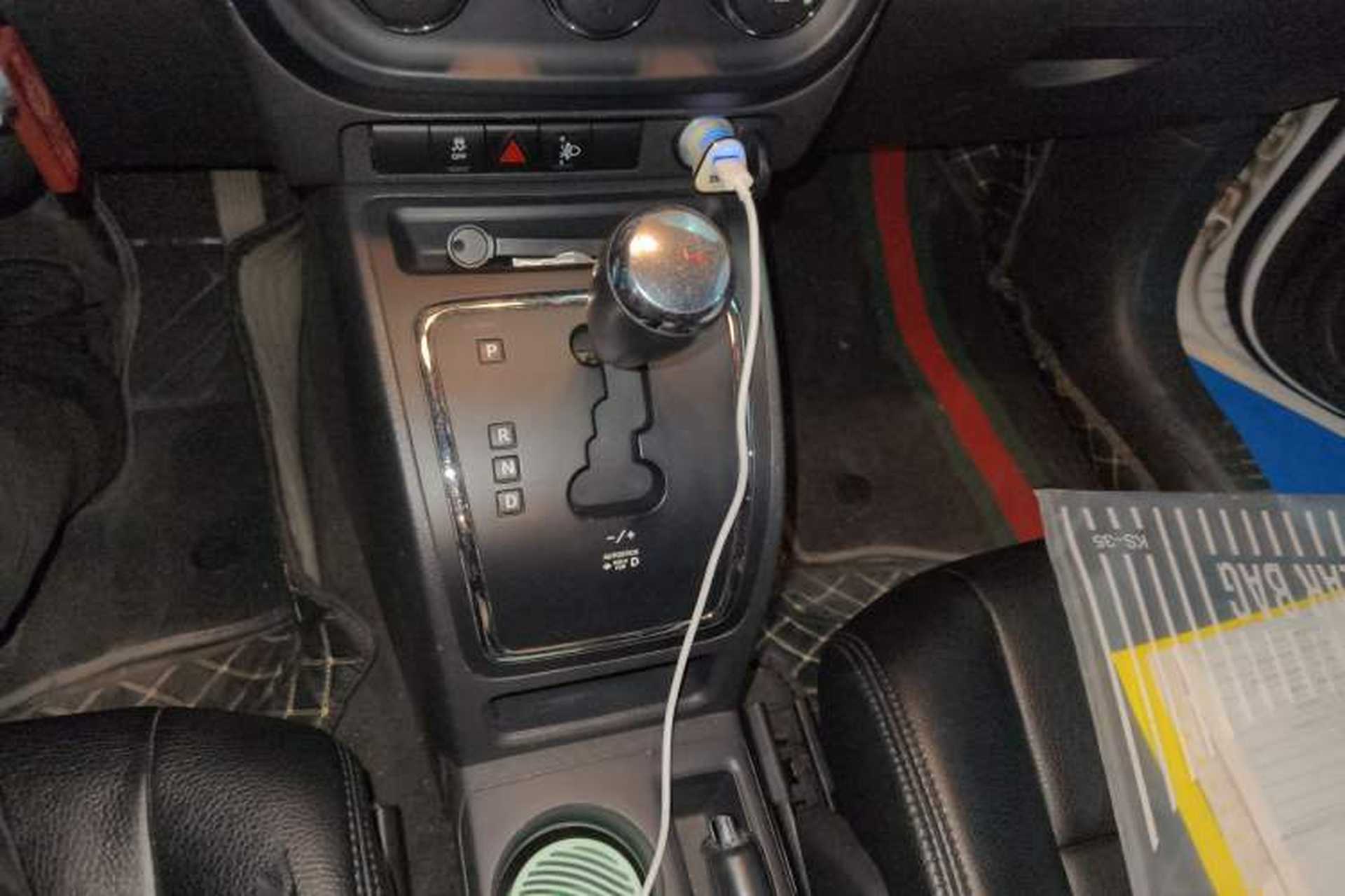 Used Jeep Compass 2013 2.4L four-wheel-drive sport version Gear Lever