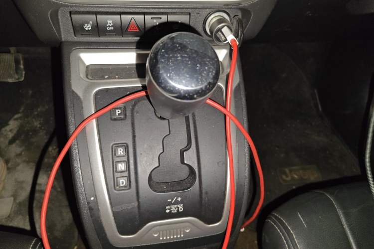 Used Jeep Compass 2013 2.0L two-wheel drive luxury version Gear Lever