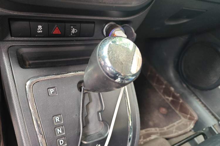 Used Jeep Compass 2013 2.0L two-wheel drive sport version Gear Lever