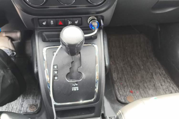 Used Jeep Compass 2013 2.0L two-wheel drive luxury version Gear Lever