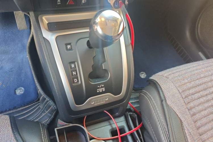 Used Jeep Compass 2013 2.4L four-wheel-drive sport version Gear Lever