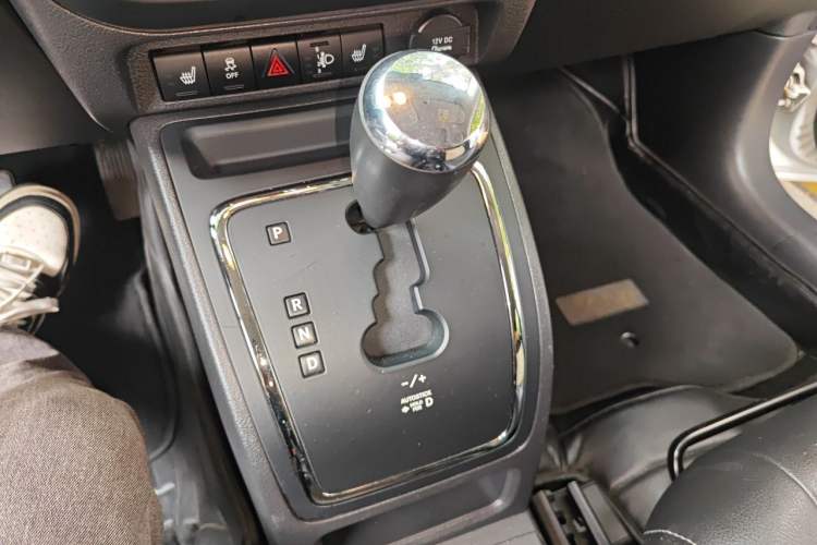 Used Jeep Compass 2013 2.4L Four-wheel Drive Black Edition with Navigation Gear Lever