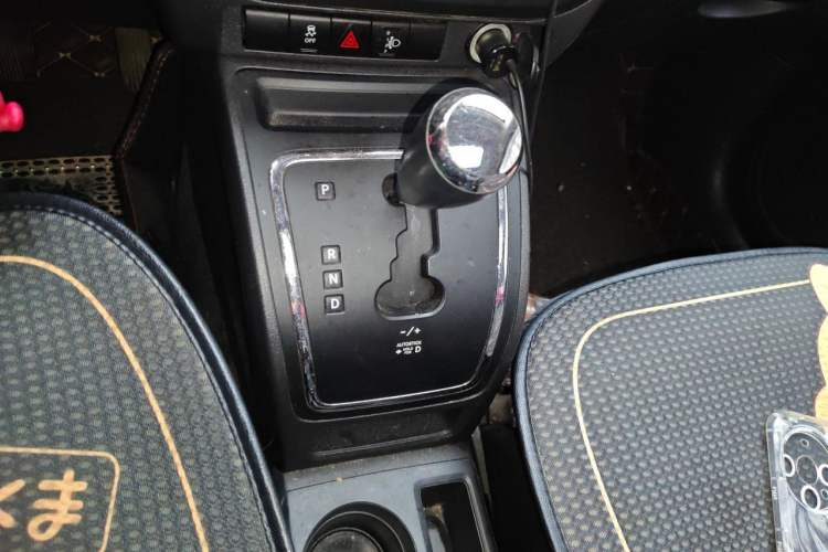 Used Jeep Compass 2013 2.0L two-wheel drive sport version Gear Lever