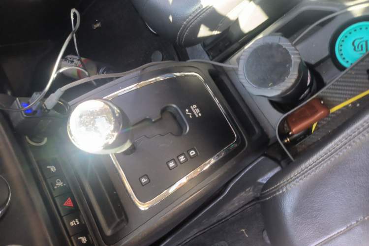 Used Jeep Compass 2013 2.0L Two-Wheel Drive Black Luxury Edition Gear Lever