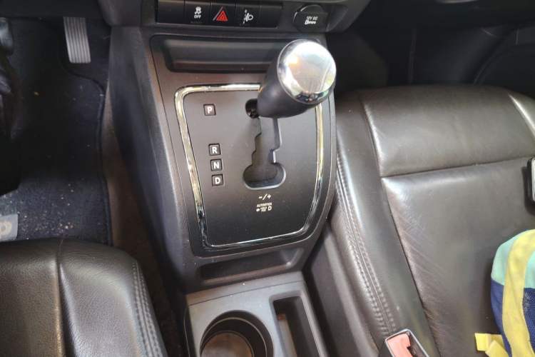 Used Jeep Compass 2013 2.0L two-wheel drive sport version Gear Lever