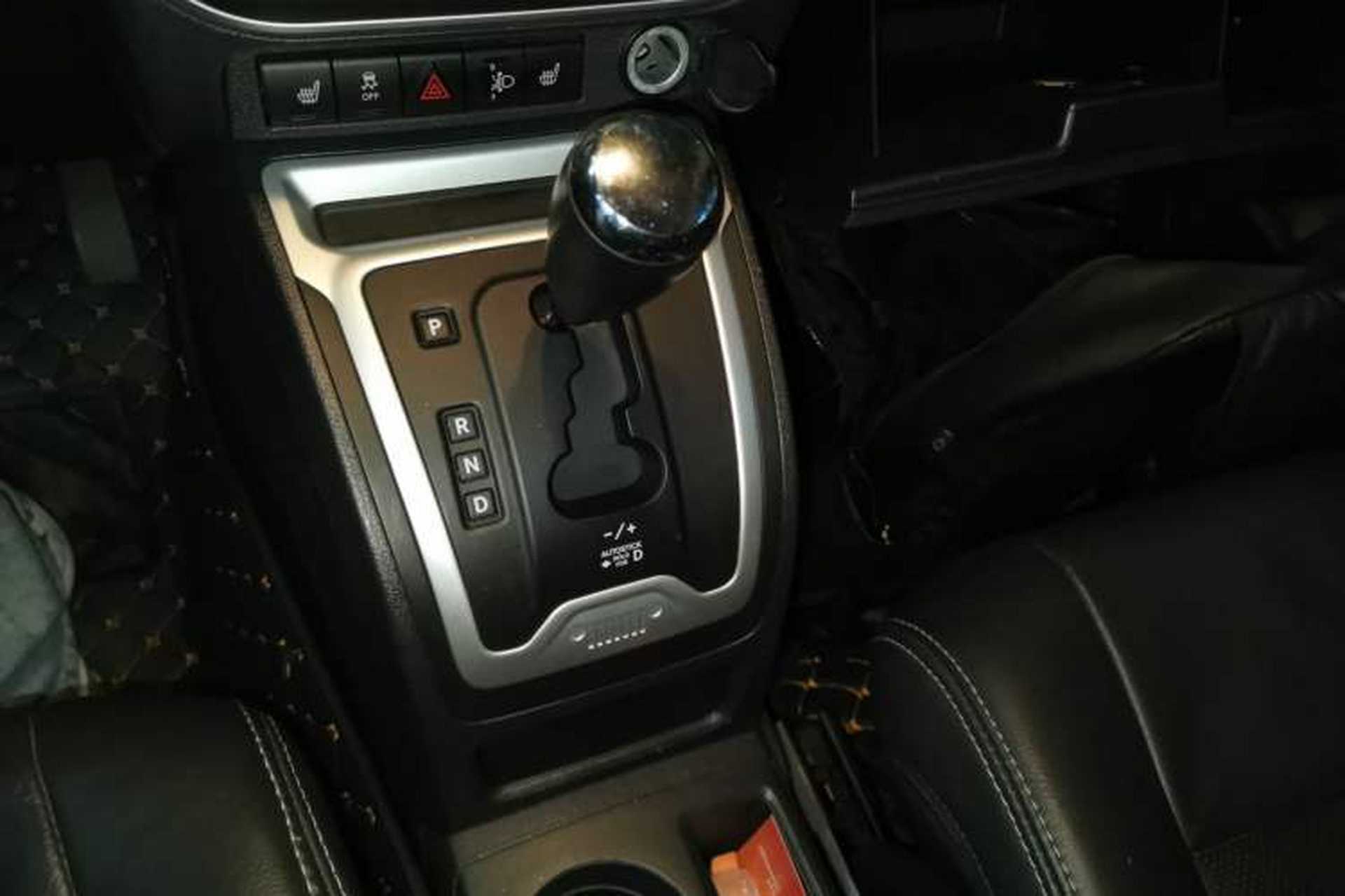 Used Jeep Compass 2013 2.4L four-wheel drive luxury version Gear Lever