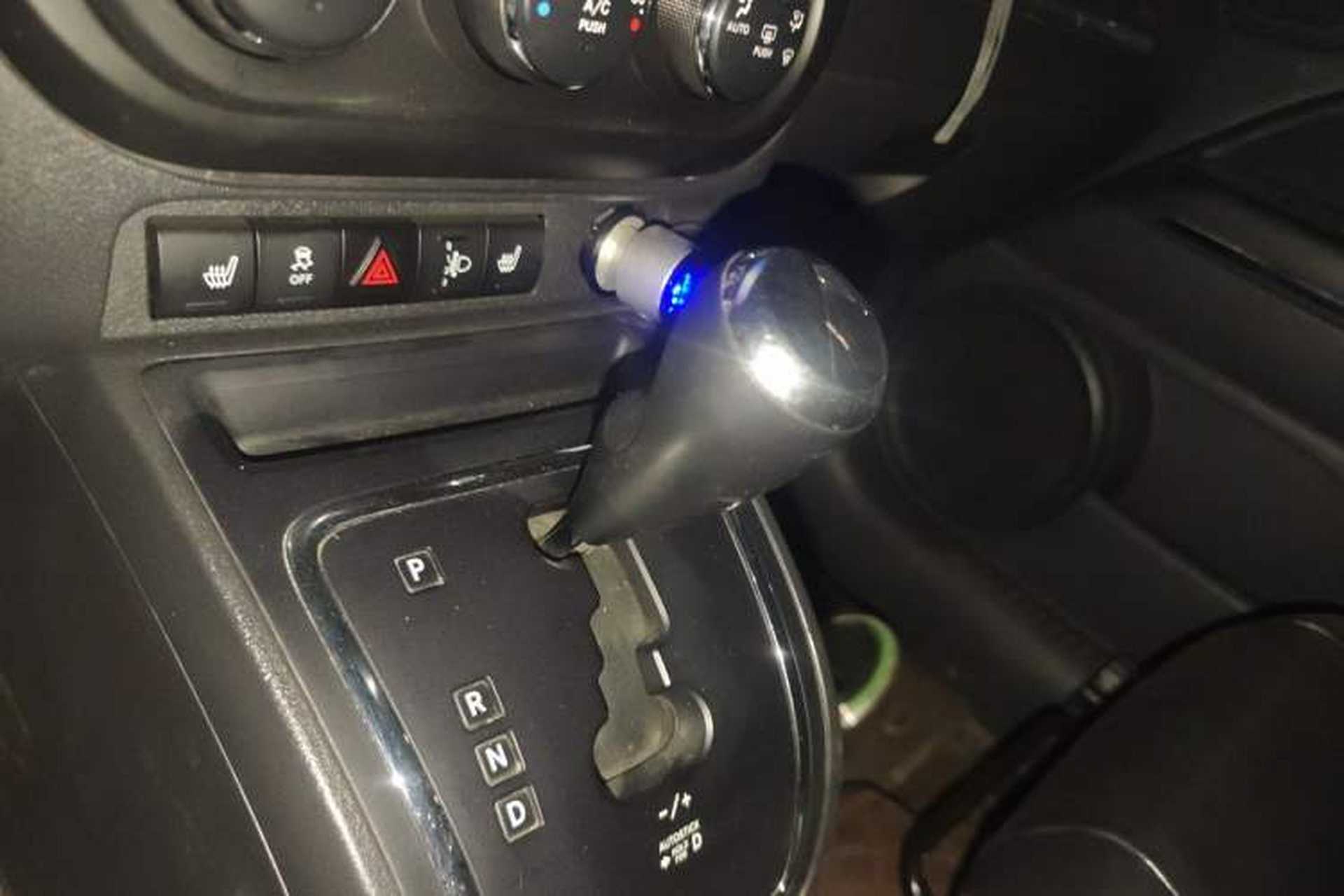 Used Jeep Compass 2013 2.4L four-wheel drive urban version Gear Lever