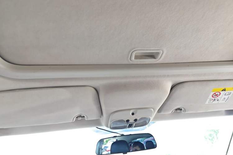 Used Jeep Compass 2013 2.4L four-wheel drive urban version Headliner