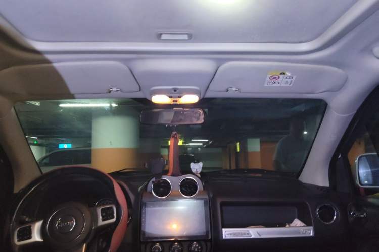 Used Jeep Compass 2013 2.0L two-wheel drive luxury version Headliner