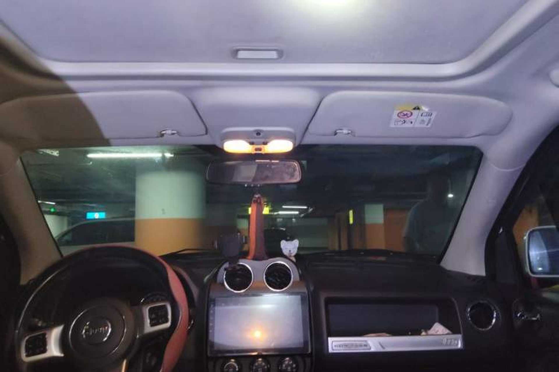 Used Jeep Compass 2013 2.0L two-wheel drive luxury version Headliner
