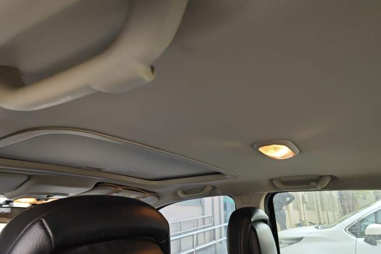 Used Jeep Compass 2013 2.4L four-wheel drive urban version Headliner