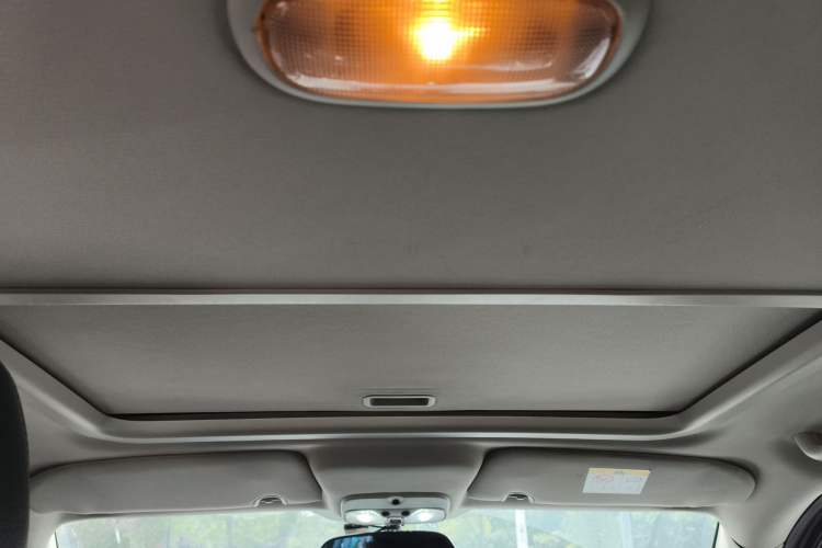 Used Jeep Compass 2013 2.0L two-wheel drive luxury version Headliner
