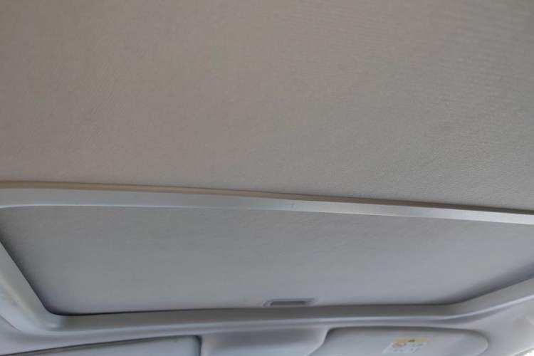 Used Jeep Compass 2013 2.4L four-wheel-drive sport version Headliner