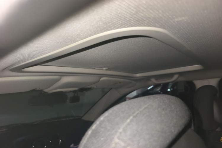 Used Jeep Compass 2013 2.0L two-wheel drive sport version Headliner