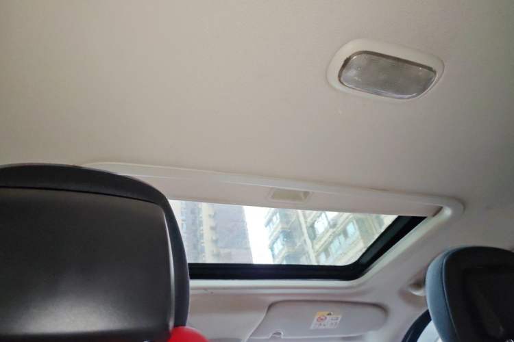 Used Jeep Compass 2013 2.0L two-wheel drive sport version Headliner