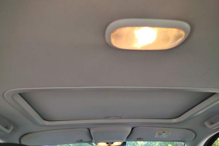 Used Jeep Compass 2013 2.0L two-wheel drive sport version Headliner