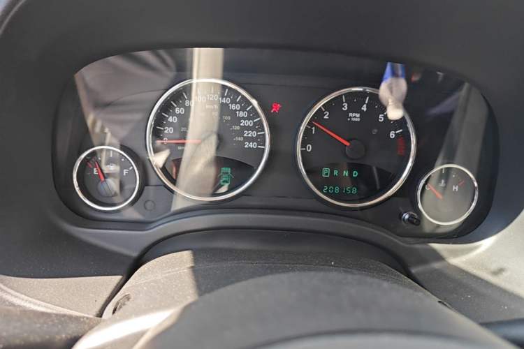 Used Jeep Compass 2013 2.4L four-wheel drive urban version Instrument Cluster