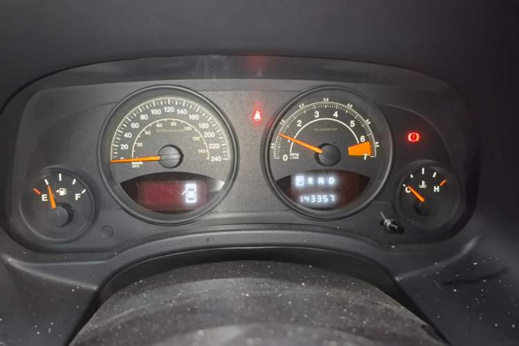 Used Jeep Compass 2013 2.0L two-wheel drive sport version Instrument Cluster