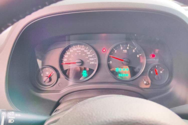 Used Jeep Compass 2013 2.4L four-wheel-drive sport version Instrument Cluster