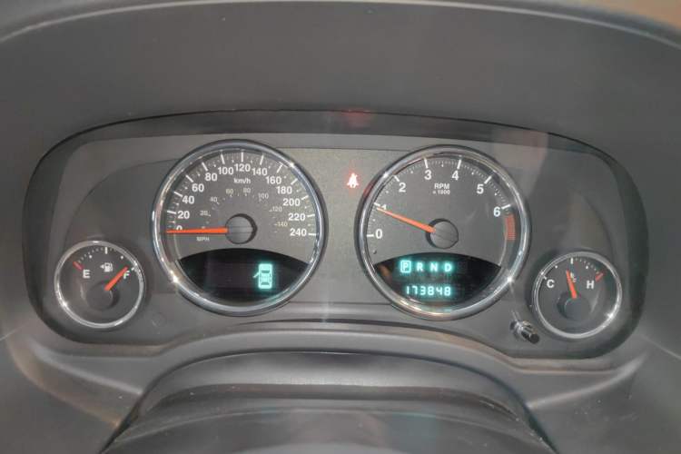 Used Jeep Compass 2013 2.4L four-wheel drive luxury version Instrument Cluster