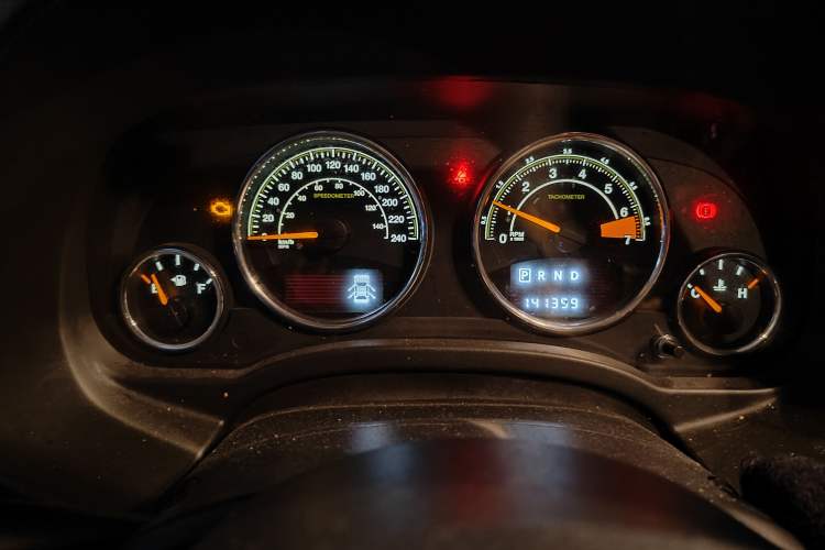 Used Jeep Compass 2013 2.0L two-wheel drive luxury version Instrument Cluster