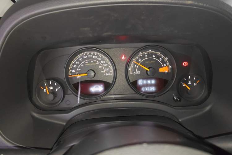 Used Jeep Compass 2013 2.0L two-wheel drive sport version Instrument Cluster