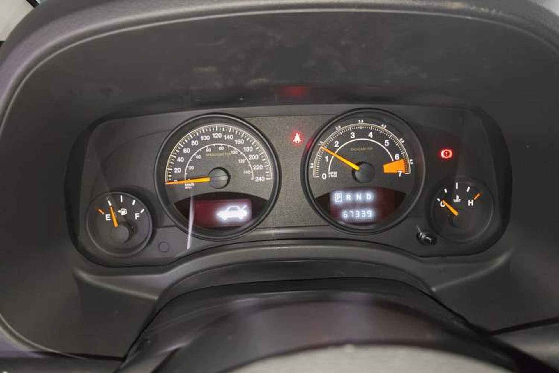 Used Jeep Compass 2013 2.0L two-wheel drive sport version Instrument Cluster