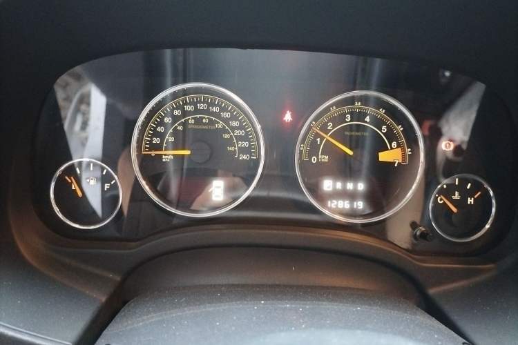 Used Jeep Compass 2013 2.4L four-wheel-drive sport version Instrument Cluster