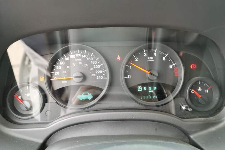 Used Jeep Compass 2013 2.4L four-wheel-drive sport version Instrument Cluster